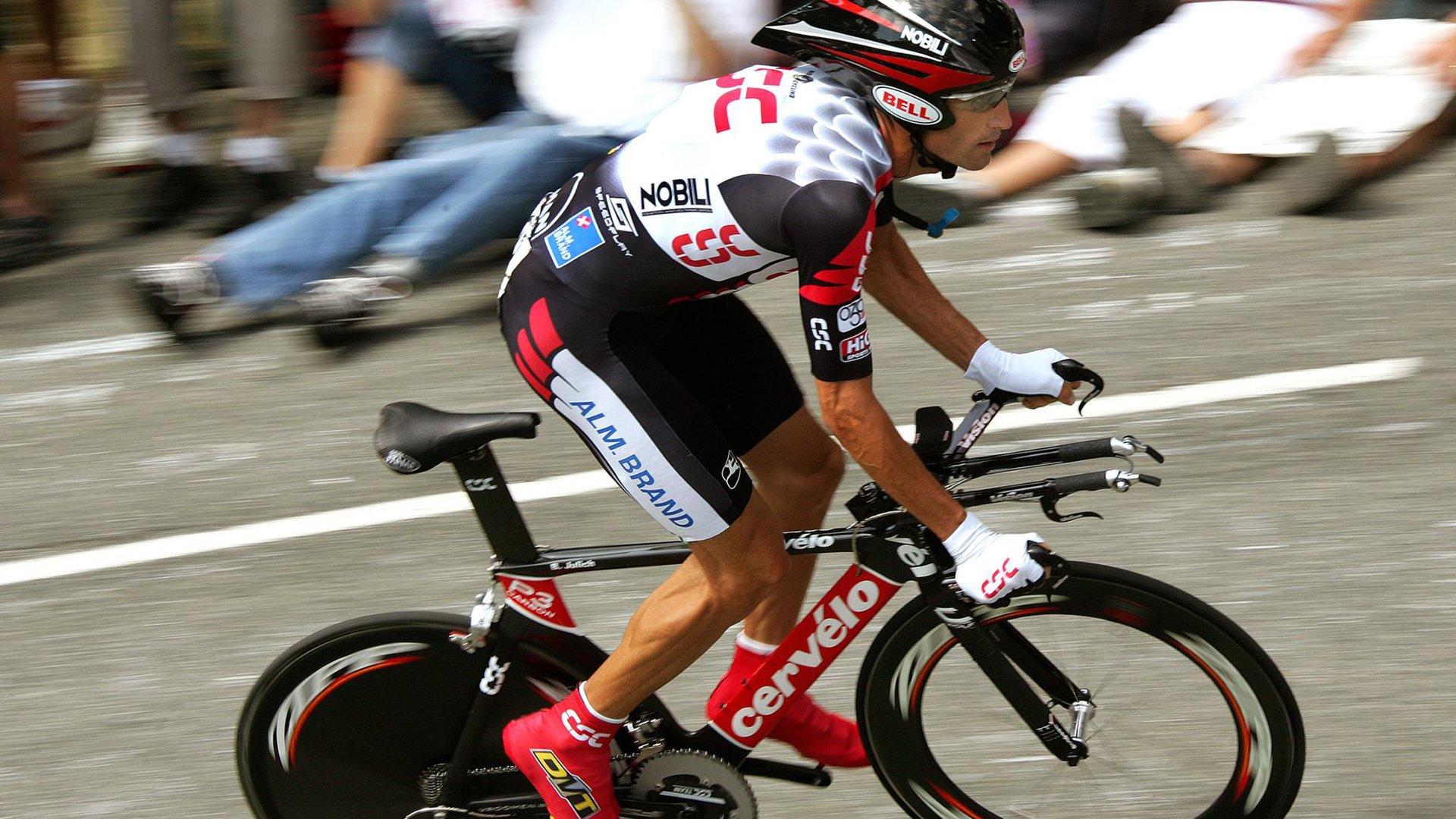 法国名将拉维勒涅刷新撑杆跳赛季最佳 巴黎奥运会前景引热议