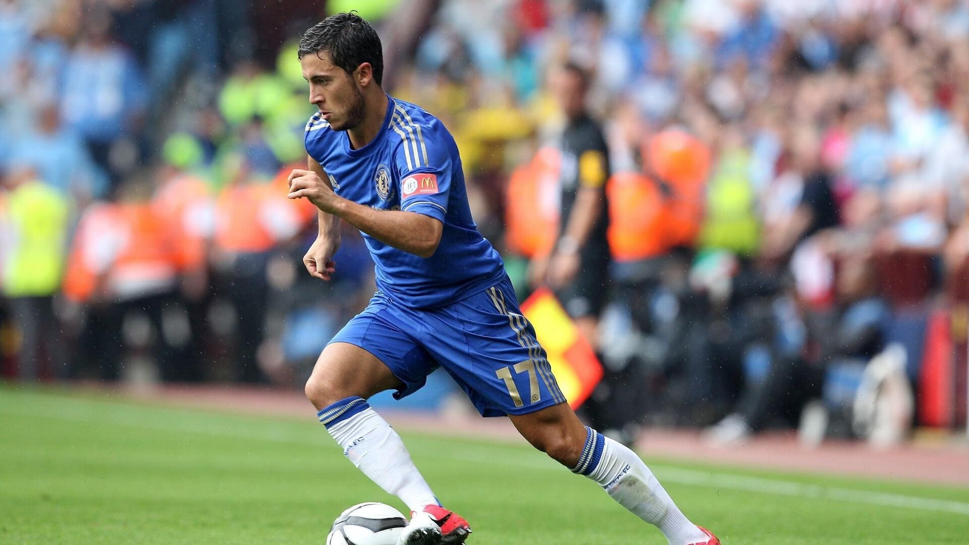 意甲争冠白热化，国际米兰紧咬尤文图斯，米兰双雄上演巅峰对决